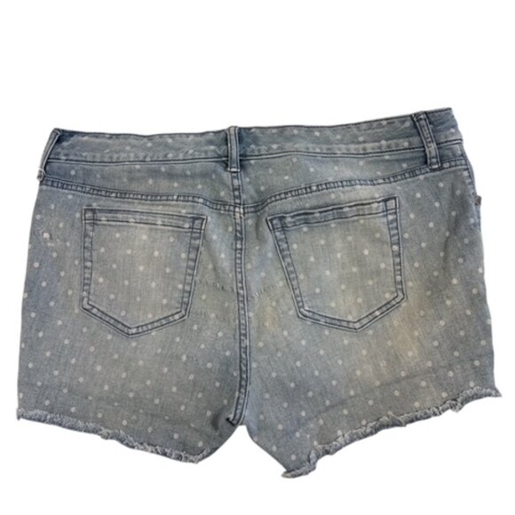 Torrid Women's Jean Shorts Light Wash Distressed Denim Shorts Sz 16 - Picture 2 of 11